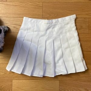Never worn white pleated skort